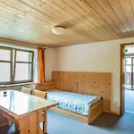 S4 Kouty Apartmán *